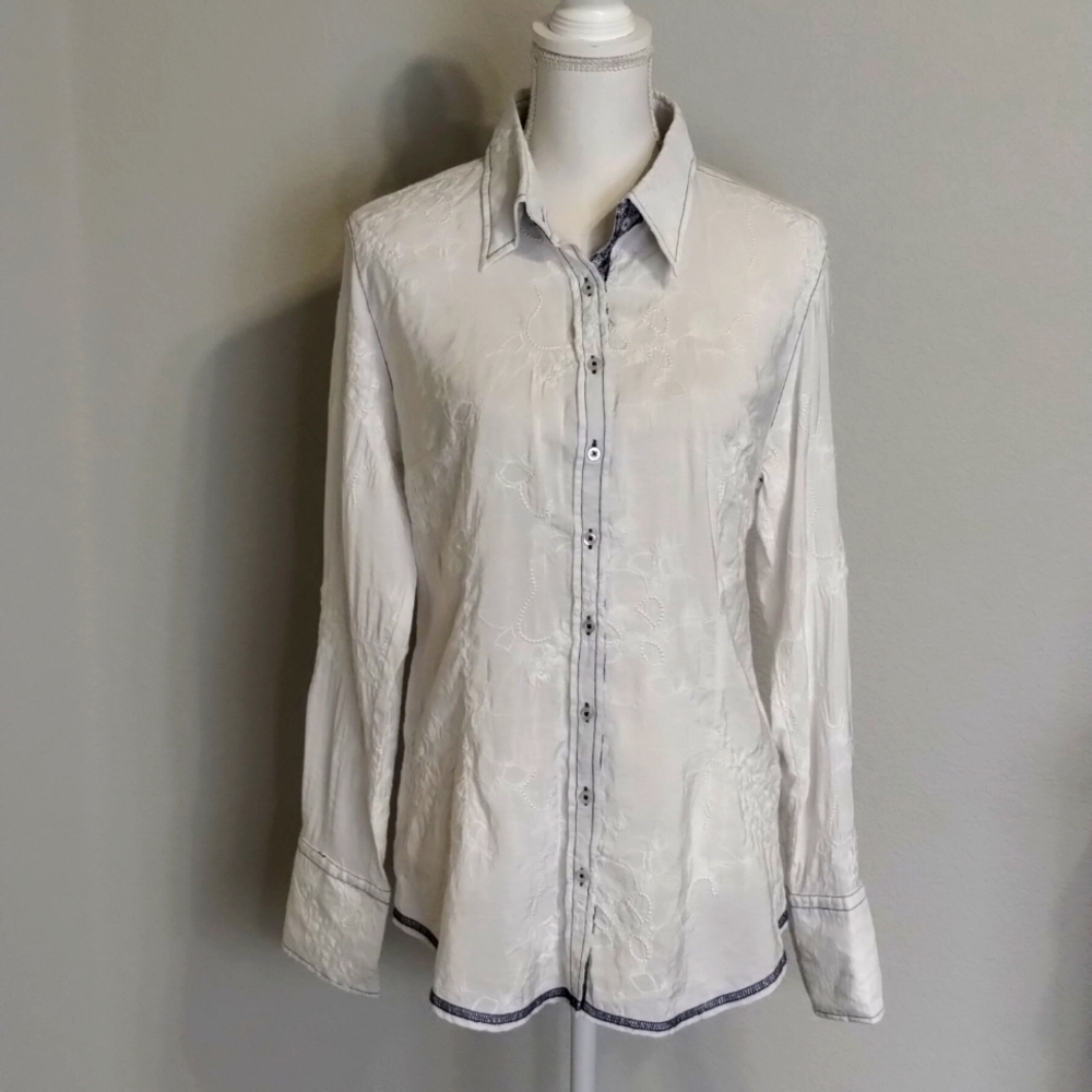 Georg Roth los Angeles Button Down Top white size large blue sequin embroidered